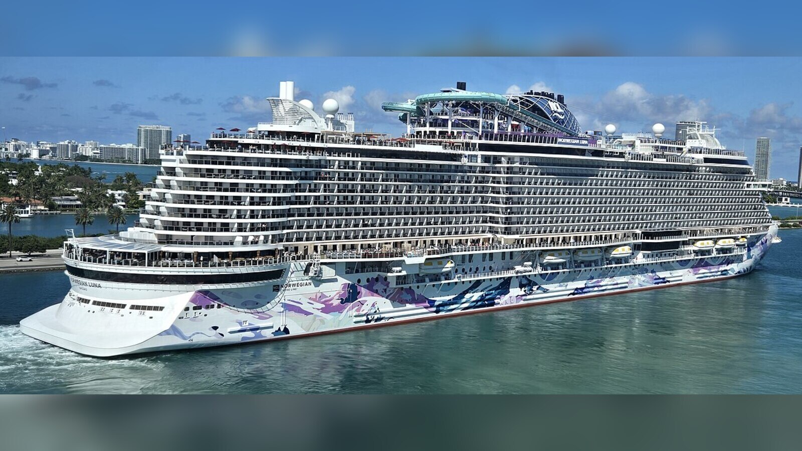 Norwegian Luna cruise ship